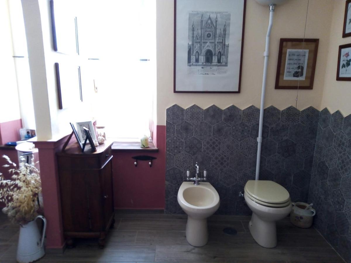 B&B La Gallinella Rossa Baschi Exteriör bild
